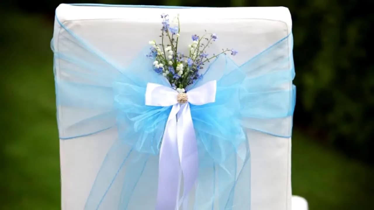 Jak udekorować krzesła na komunię? Inspiracje i DIY