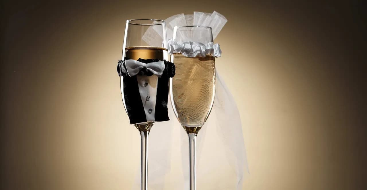 Idealne wino na prezent ślubny: Jak wybrać butelkę, która zachwyci?