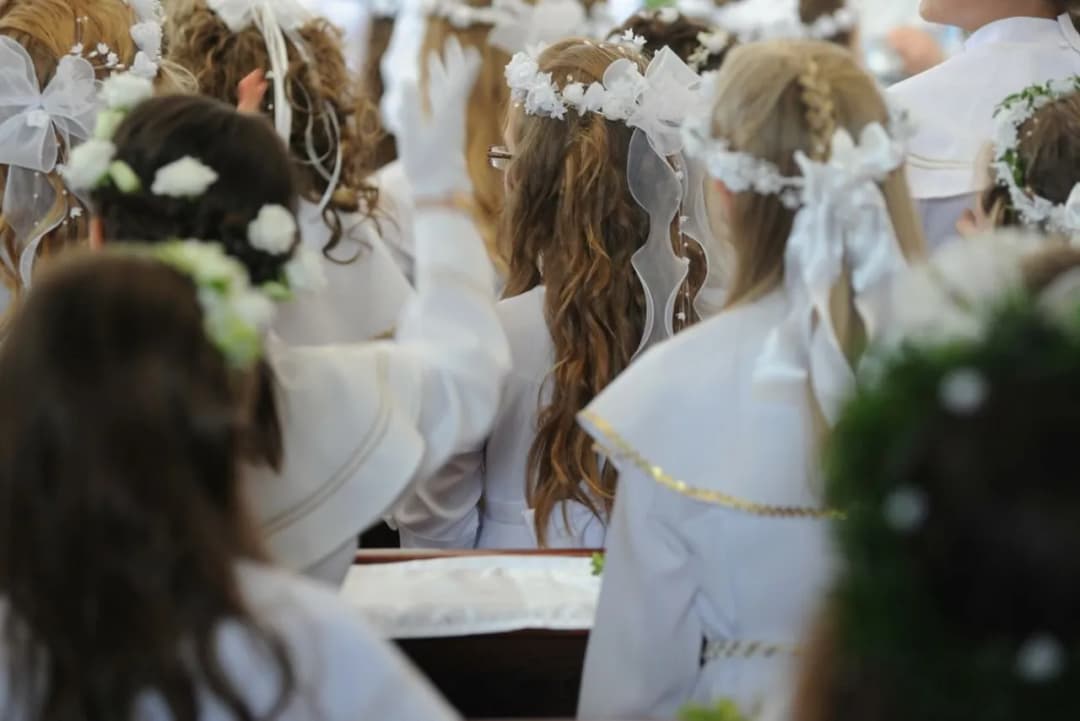 Ile dać na komunię 2025? Kwoty, zasady i prezenty