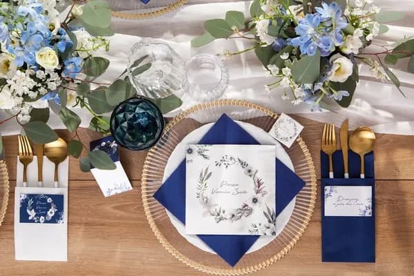 Elegancki stół komunijny dla chłopca: Trendy 2025 i inspiracje