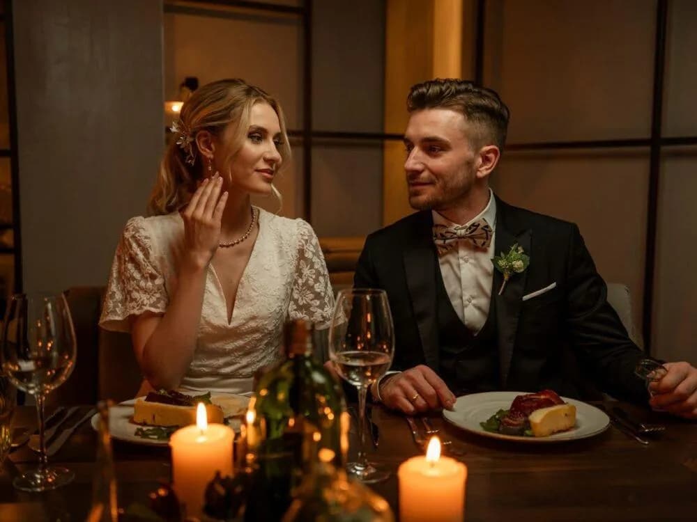 Złote Gody: Jak ubrać się na 50. rocznicę ślubu? Poradnik