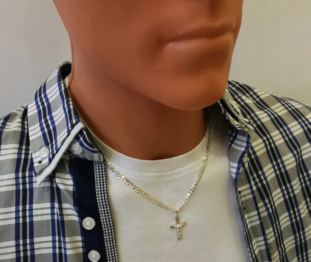 Łańcuszek na komunię dla chłopca: przewodnik, ceny i wzory