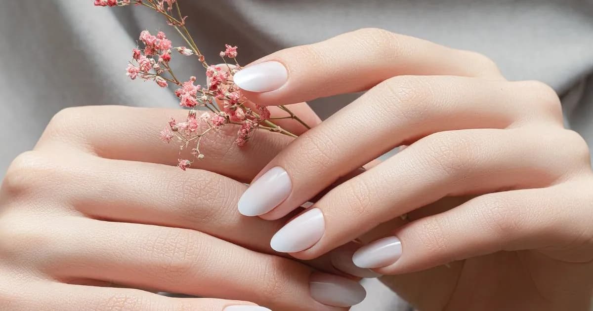 Manicure na komunię dla mamy: Eleganckie inspiracje i porady